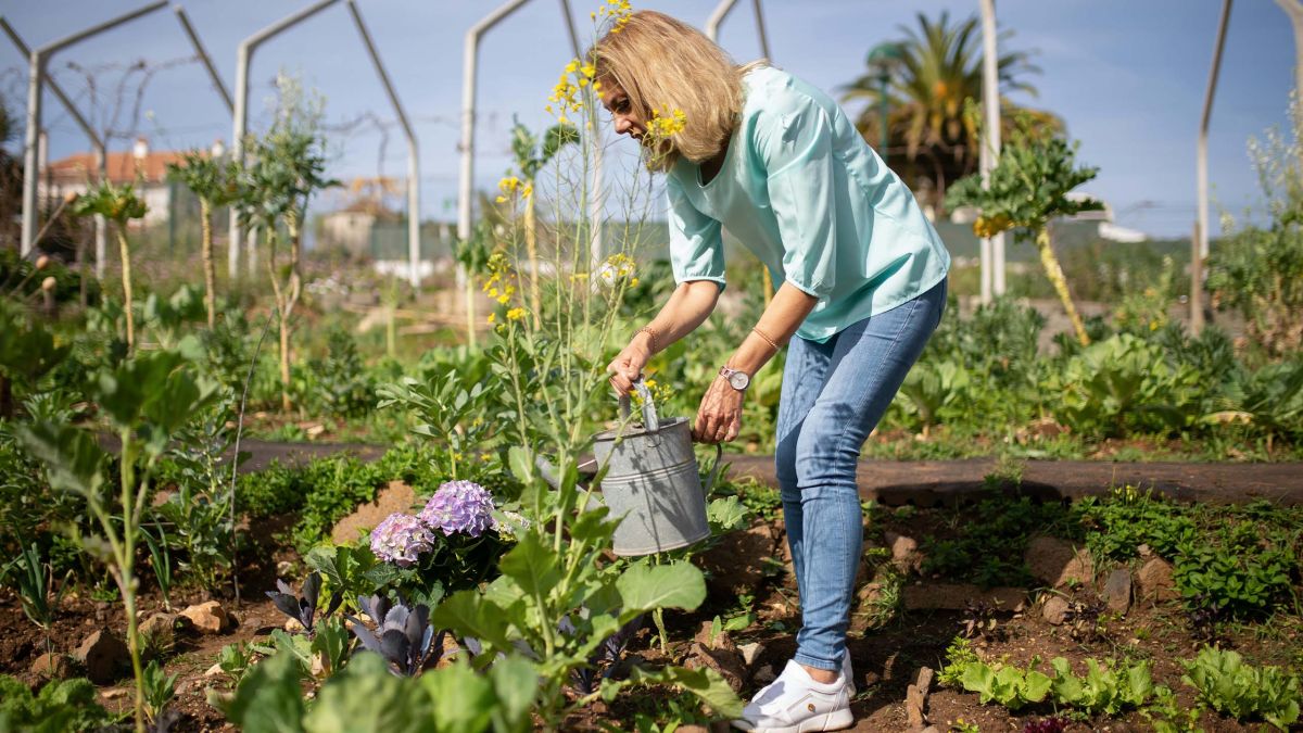 Selbstbewusste reife Frau mit Familie
