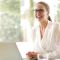 Femme confiante dans un cadre de bureau professionnel