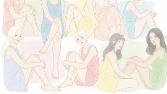 Ilustración suave en tonos pastel de mujeres sentadas con modestia, simbolizando la comodidad con la apariencia del propio cuerpo.